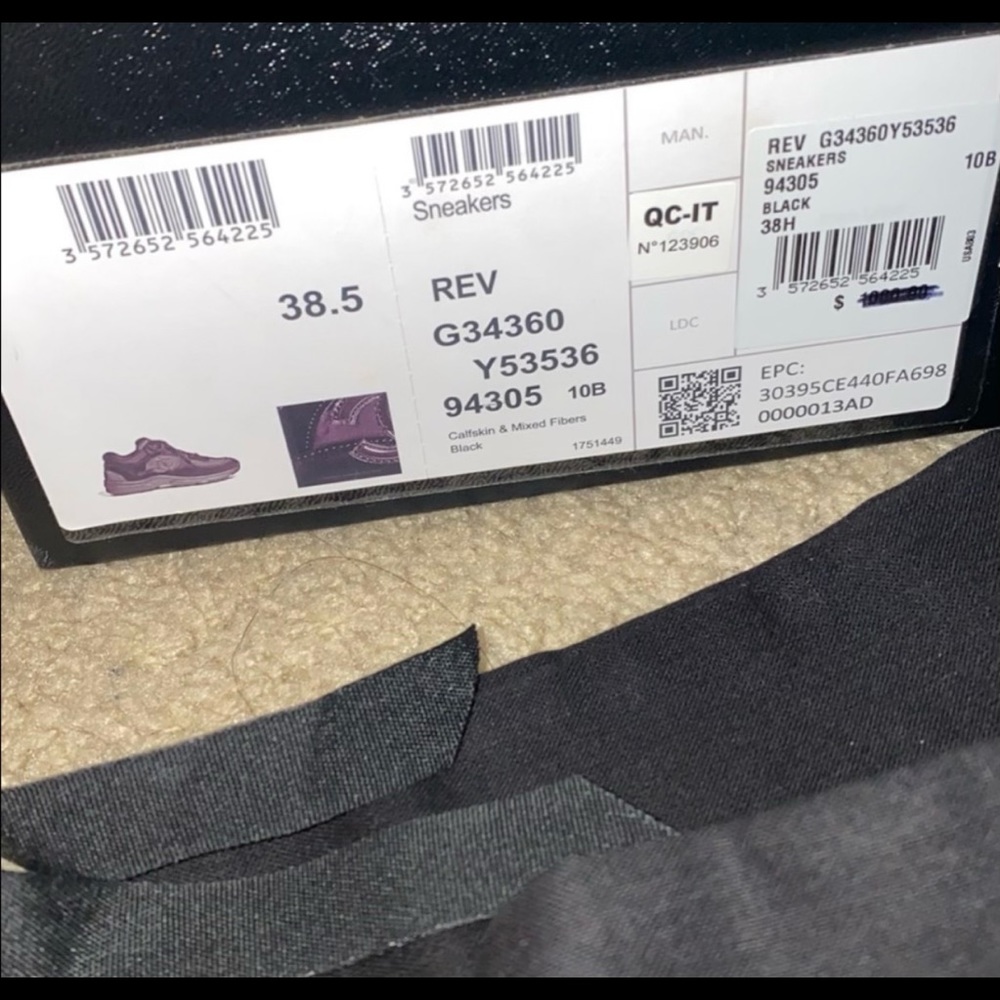 Chanel calfskin suede reflective black sneakers - Picture 2 of 5